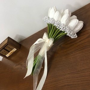 دسته گل عروسی مصنوعی 15 شاخه لاله با دیزاین مروارید