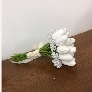 دسته گل عروسی مصنوعی 15 شاخه لاله با دیزاین مروارید