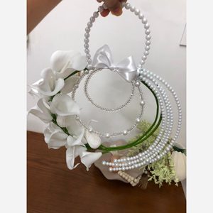 دسته گل عروس سازه ای شیپوری و لاله