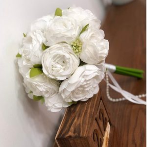 دسته گل عروس پیونی متوسط سفید