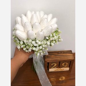 دسته گل عروس لاله 20 شاخه به همراه گل عروس