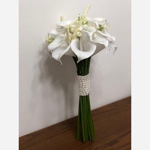 دسته گل عروس شیپوری به همراه گل عروس