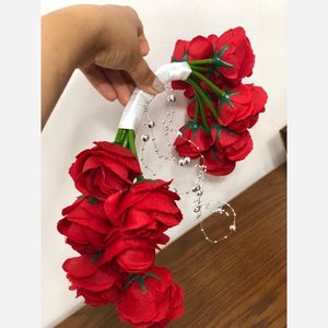 دسته گل عروسی سازه ای رز قرمز