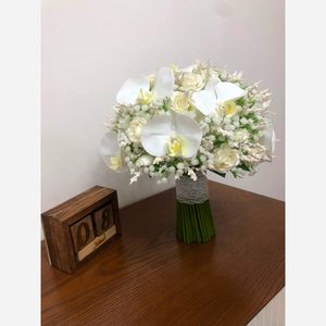 دسته گل عروس ارکیده و ژیپسوفیلا و رز