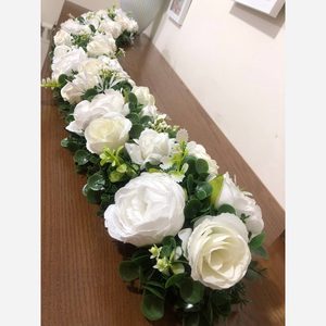 پنل ماشین عروس با گلهای رز و پیونی سفید