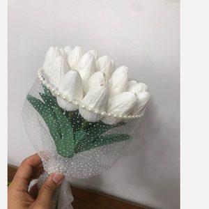 دسته گل عروسی لاله با دیزاین تور 20 شاخه