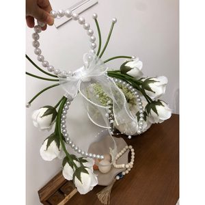 دسته گل عروسی مدل کیفی با گلهای رز — تصویر ۹