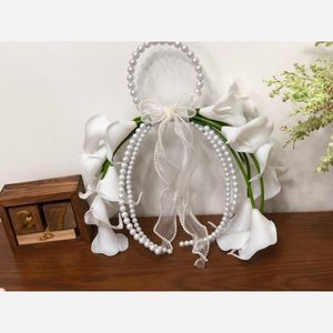دسته گل عروس سازه ای شیپوری به همراه مروارید