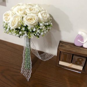 دسته گل عروس رز و عروس 15 شاخه گل رز