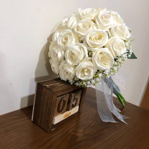 دسته گل عروس ترکیب رز و ژیپسوفیلا