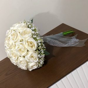 دسته گل عروس ترکیب رز و ژیپسوفیلا