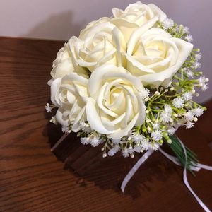 دسته گل عروس مینیمال مدل رز و ژیپسوفیلا
