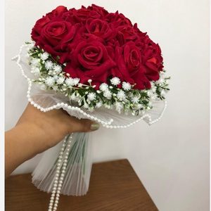 دسته گل عروس رز مخمل با تور در دو رنگ قرمز و صورتی