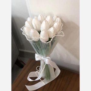 دسته گل لاله ی فومی با تور پلیسه