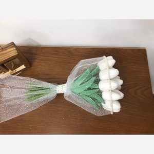 دسته گل عروسی لاله با دیزاین تور 20 شاخه