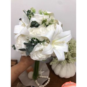 دسته گل عروسی لیلیوم و پیونی — تصویر ۲