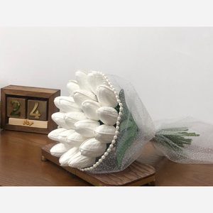دسته گل عروسی لاله با دیزاین تور 20 شاخه