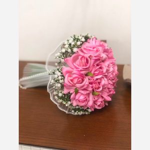 دسته گل عروس رز مخمل با تور در دو رنگ قرمز و صورتی