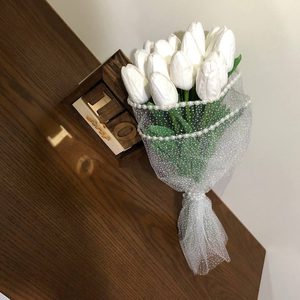 دسته گل عروس مدل لاله با تور 15 شاخه