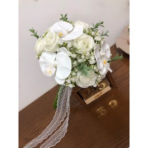 دسته گل عروس مصنوعی ارکیده و رز — تصویر ۹