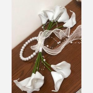 دسته گل عروس شبپوری سازه ای با دسته ی مروارید