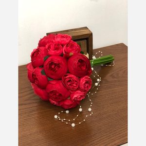 دسته گل عروس پیونی قرمز