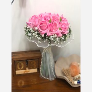 دسته گل عروس رز مخمل با تور در دو رنگ قرمز و صورتی