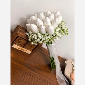 دسته گل عروس لاله 20 شاخه به همراه گل عروس
