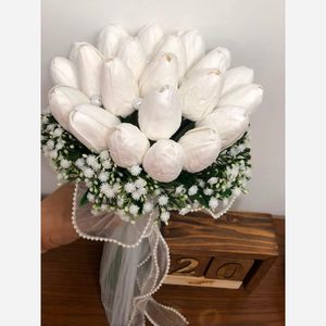 دسته گل عروسی 25شاخه لاله به همراه تور