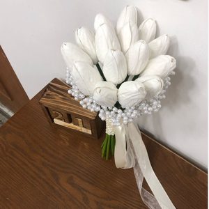 دسته گل عروسی مصنوعی 15 شاخه لاله با دیزاین مروارید