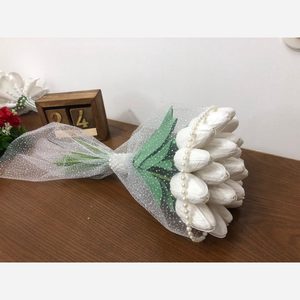 دسته گل عروسی لاله با دیزاین تور 20 شاخه