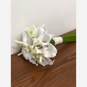 دسته گل عروس شیپوری به همراه گل عروس