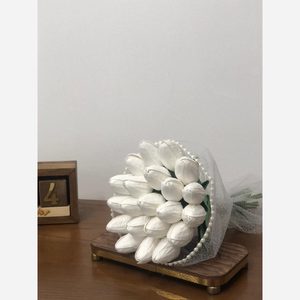 دسته گل عروسی لاله با دیزاین تور 20 شاخه