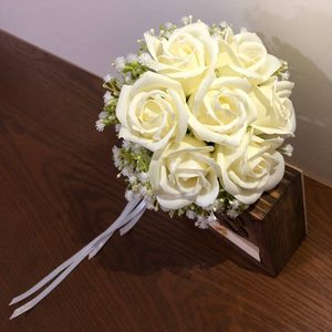 دسته گل عروس مینیمال مدل رز و ژیپسوفیلا