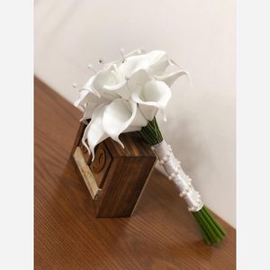 دسته گل عروس شیپوری به همراه مروارید