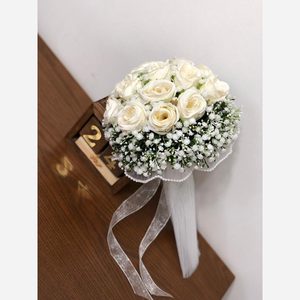 دسته گل عروس رز به همراه تور