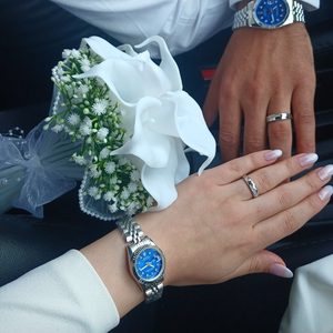 دسته گل عروسی شیپوری با گل عروس و تور