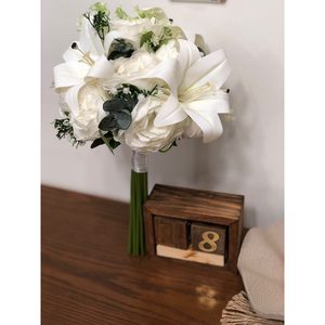 دسته گل عروسی لیلیوم و پیونی — تصویر ۶